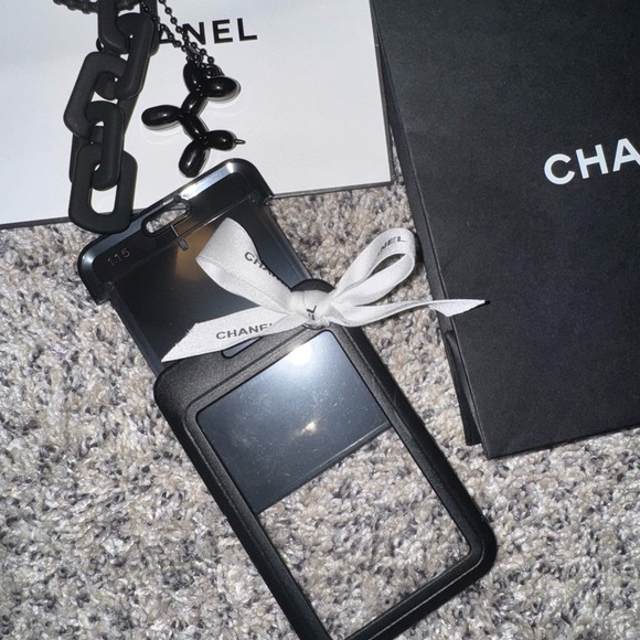 nobrand Accessories - Black Badge/Card Holder with Elegant Design